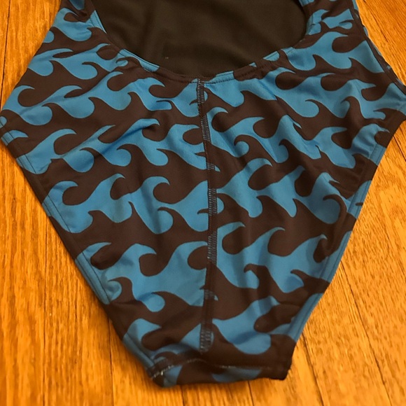 Women's Ride The Wave Light Drop Back One Piece Swimsuit - Picture 5 of 6